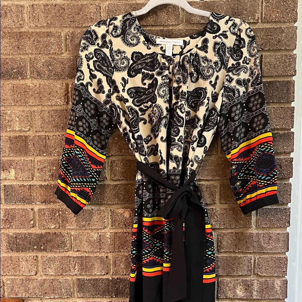 Diane Von Furstenberg Black and Cream Duenne paisley Dress 100% Silk Size 6